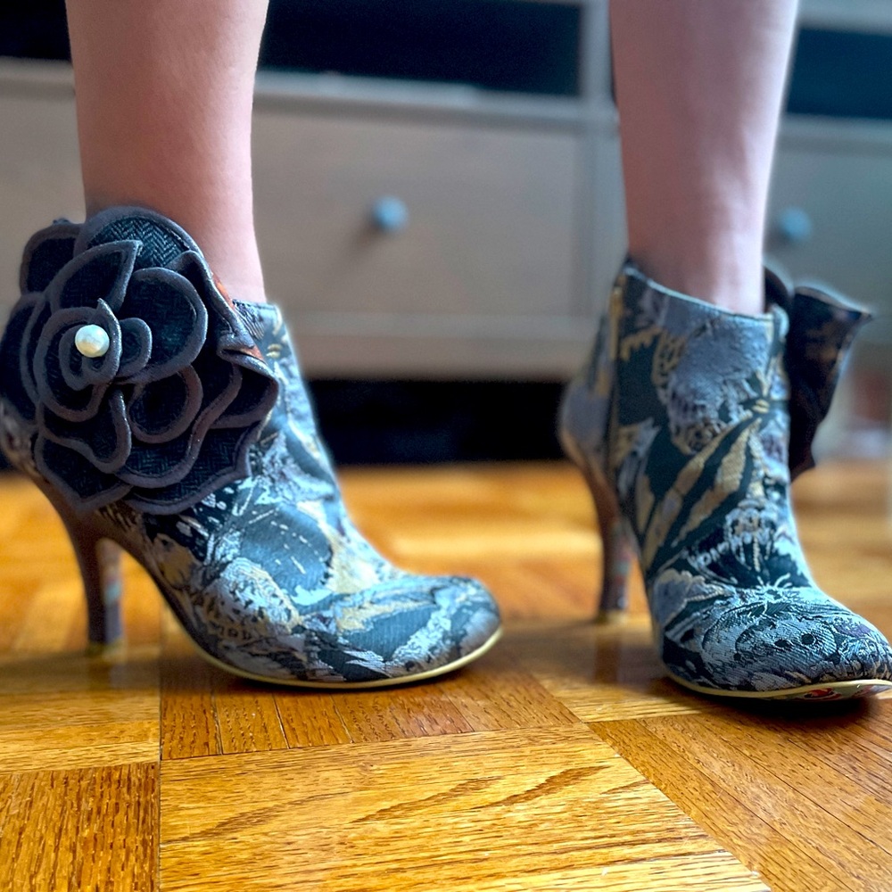 Rare 🌟 irregular choice boots